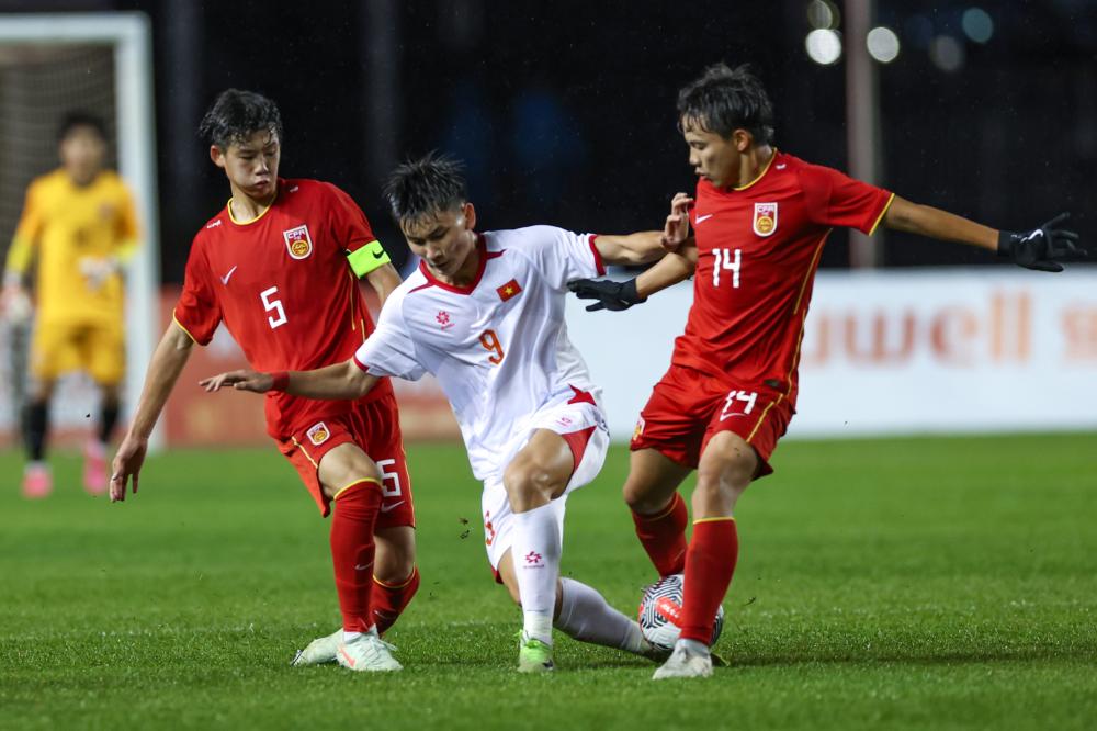 迪亚斯本赛季19场已送出6次助攻，超过上赛季整个赛季