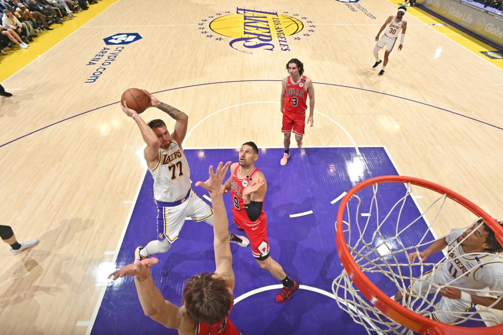 巴甲末轮赛前，内马尔获赠桑托斯生涯150球纪念品